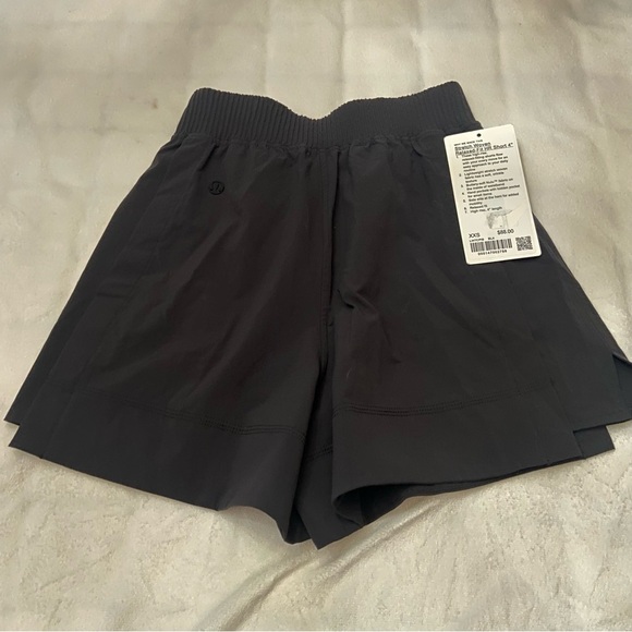 New! Lululemon Stretch Woven Relaxed-Fit High-Rise Short 4" Black 2315 - Picture 10 of 13